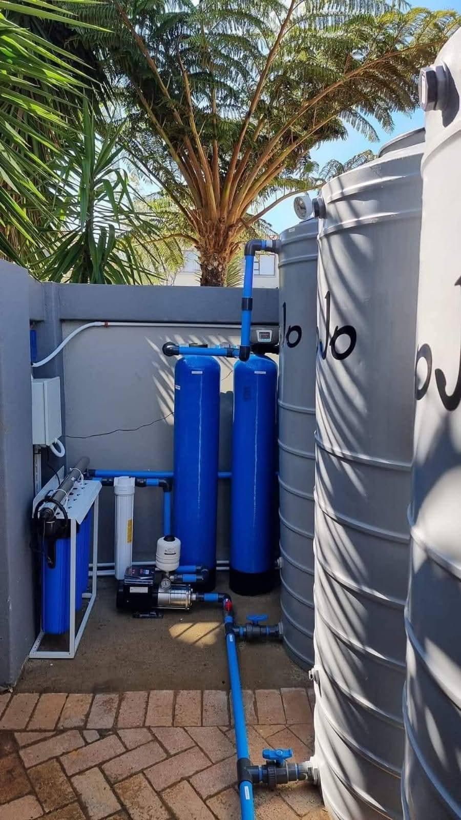 JoJo bulk storage tanks with pump manifold and filtration skid